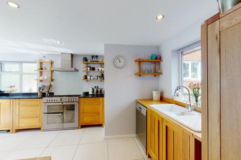 9 Claremont Court, Leeds, LS6 4DP