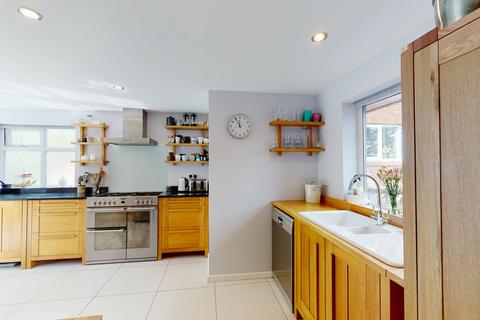 9 Claremont Court, Leeds, LS6 4DP