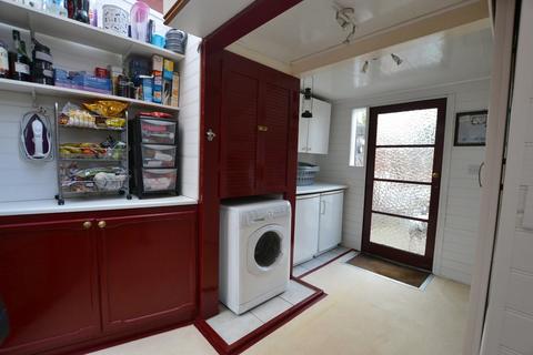 15 Arbury Hall Road, Shirley, Solihull, B90 4PY