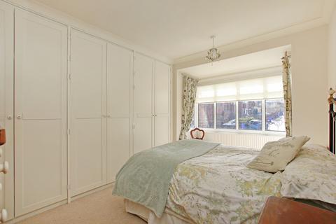 16 Chessel Close, Sheffield, S8 8SS