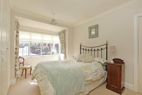 16 Chessel Close, Sheffield, S8 8SS