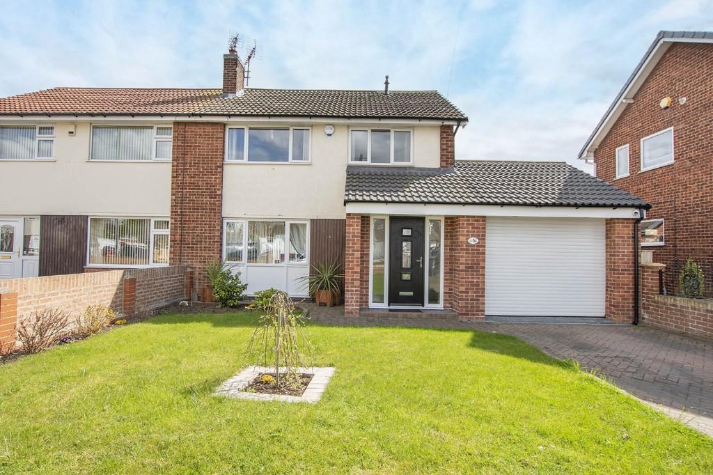 Lutterworth Drive, Adwicklestreet 3 bed semidetached house £179,950