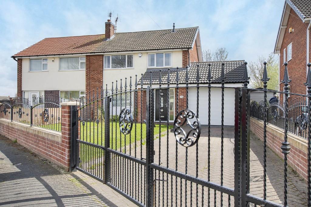 Lutterworth Drive, Adwicklestreet 3 bed semidetached house £179,950