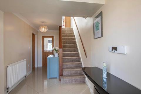52 Lutterworth Drive, Adwick Le Street, Doncaster, DN6 7DF