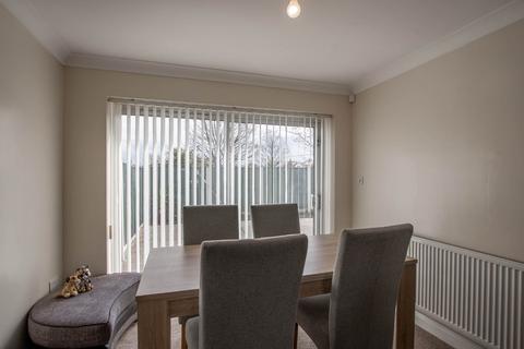 52 Lutterworth Drive, Adwick Le Street, Doncaster, DN6 7DF