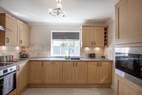 52 Lutterworth Drive, Adwick Le Street, Doncaster, DN6 7DF