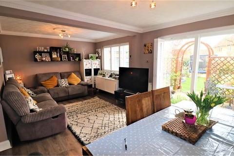 4 Arwen Grove, South Woodham Ferrers, Chelmsford, CM3 5ZJ