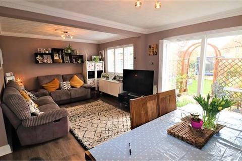 4 Arwen Grove, South Woodham Ferrers, Chelmsford, CM3 5ZJ