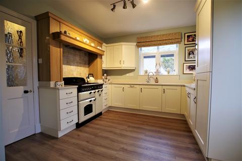 Slinter Vale Oldfields Road, Uttoxeter, ST14 7QJ