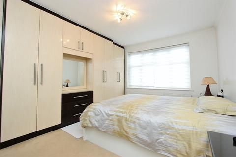 5 Burgh Wood, Banstead, SM7 1EW