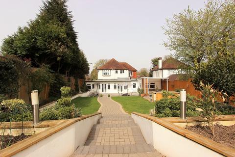 5 Burgh Wood, Banstead, SM7 1EW