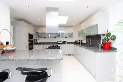 5 Burgh Wood, Banstead, SM7 1EW