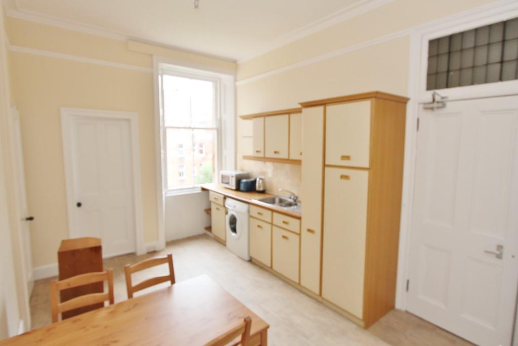 Lauderdale Street, Marchmont, Edinburgh, EH9 4 bed flat £2,800 pcm (£