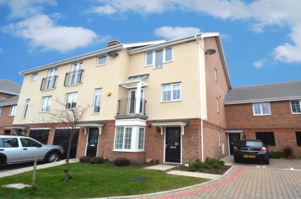 Coleridge Drive, Eastcote 3 bed end of terrace house £2,100 pcm (£485 pw)
