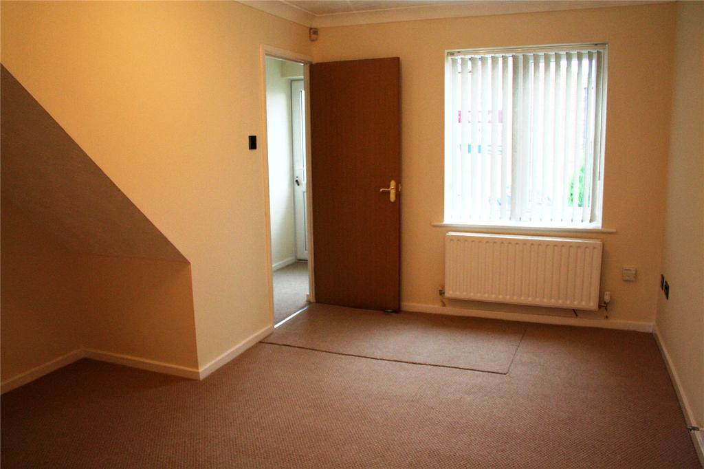 Abbey Close, Bromsgrove, B60 2 bed house £725 pcm (£167 pw)