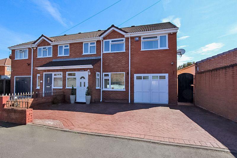 Silverton Way, Wednesfield... 5 bed semidetached house £275,000