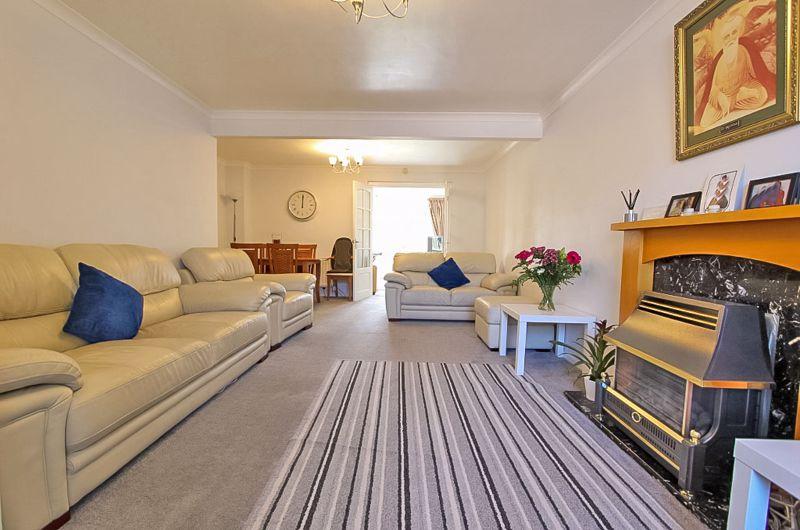 Silverton Way, Wednesfield, Wolverhampton 5 bed semidetached house £