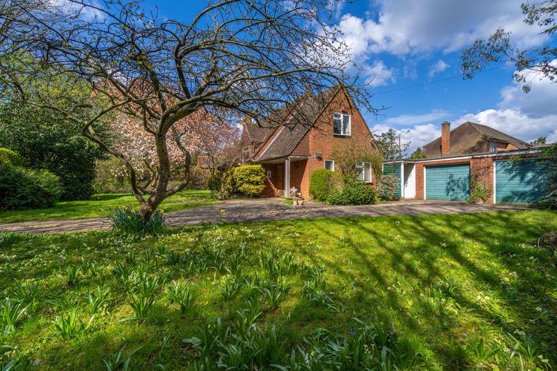 Blackpond Lane, Farnham Common, Buckinghamshire 2 bed detached house