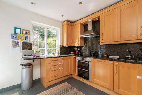 7 Cornwood Close, London, N2 0HP