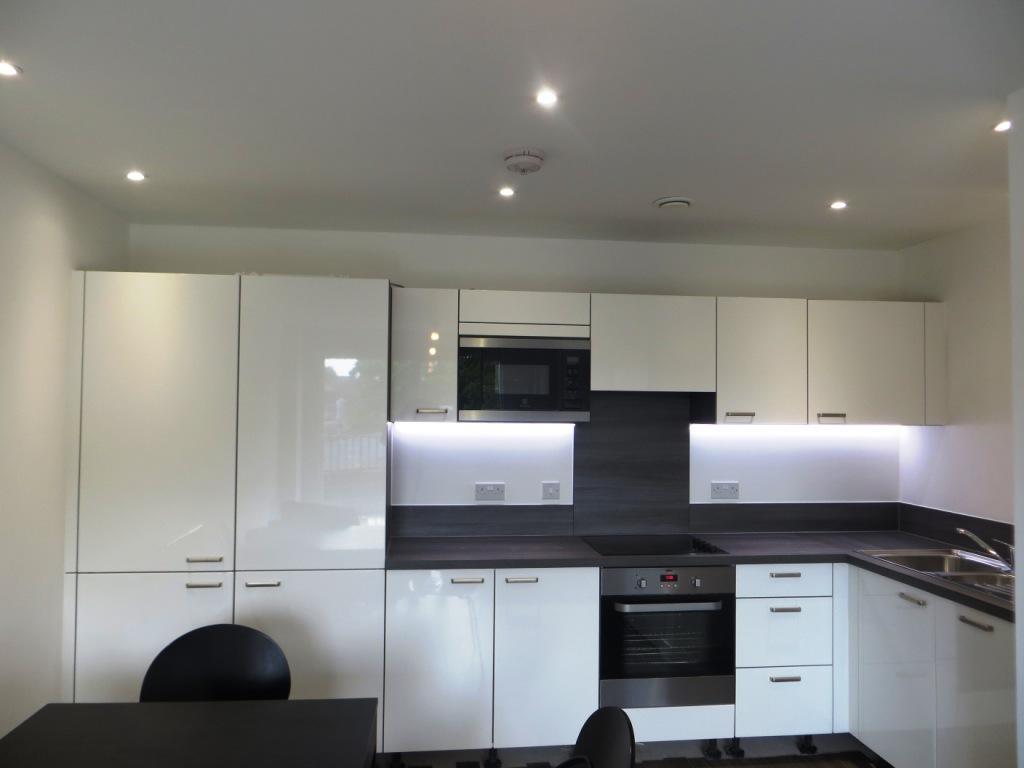 Ferdinand Court, Catford Green... 2 bed flat £1,375 pcm (£317 pw)