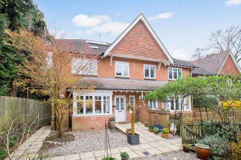 4 Archery Place, Gomshall, Guildford, GU5 9NL
