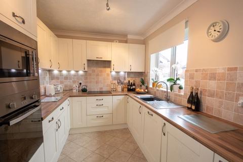 8 Belle Meade Close, Woodgate, Chichester, PO20 3YD