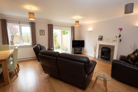 8 Belle Meade Close, Woodgate, Chichester, PO20 3YD