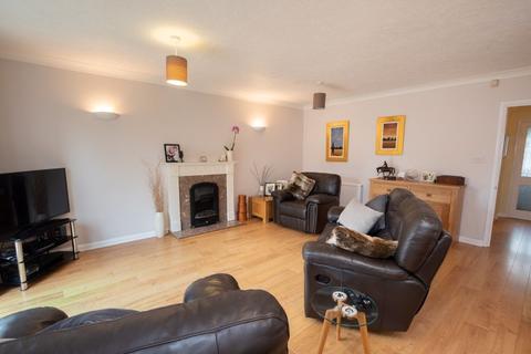 8 Belle Meade Close, Woodgate, Chichester, PO20 3YD