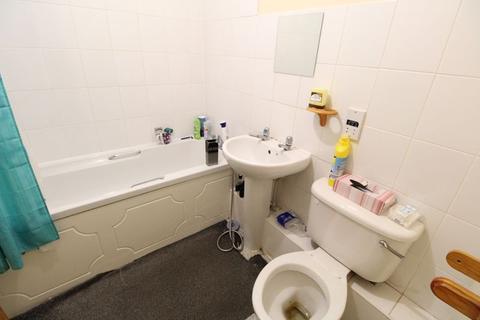 1 bedroom flat for sale, GREAT INVESTMENT on Earls Meade, Luton