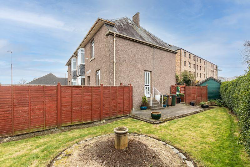 Crewe Road North, Edinburgh 2 bed villa £130,000