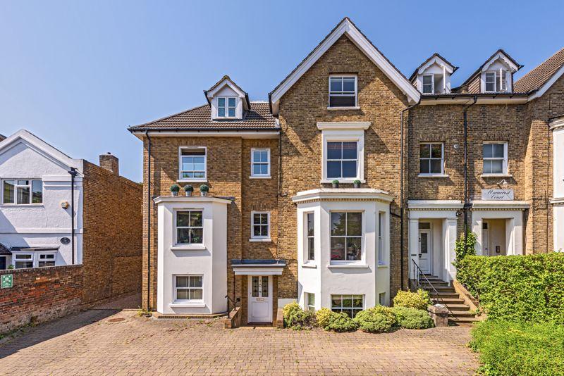 Surbiton Hill Park, Surbiton 2 bed apartment £1,450 pcm (£335 pw)