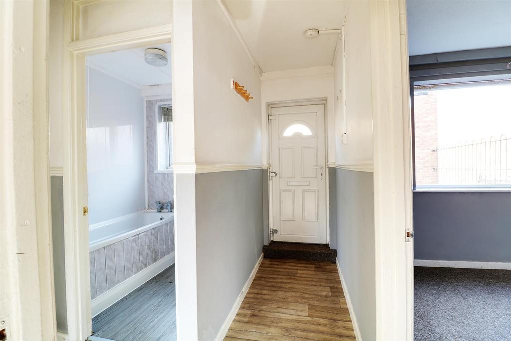 High Street, Bloxwich 2 bed flat £425 pcm (£98 pw)