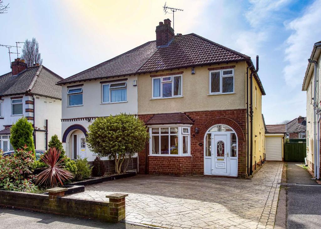 127, Pinfold Lane, Penn, Wolverhampton, West Midlands, WV4 3 bed semi