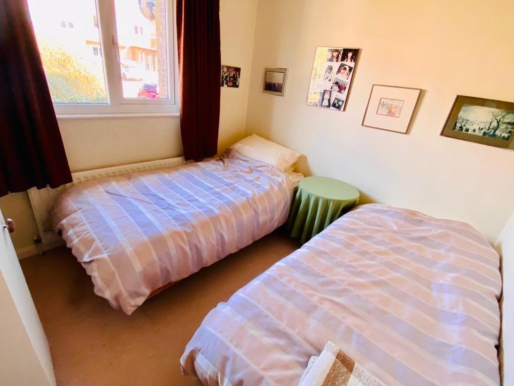 Bed 2.jpg