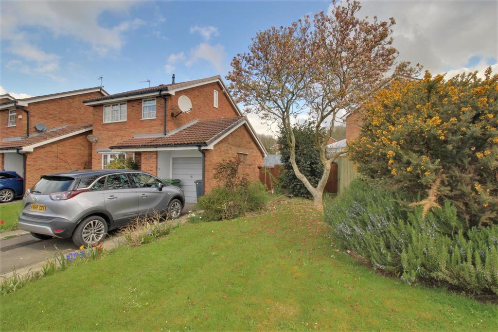 Rosedale Avenue, Stonehouse 3 bed detached house £300,000
