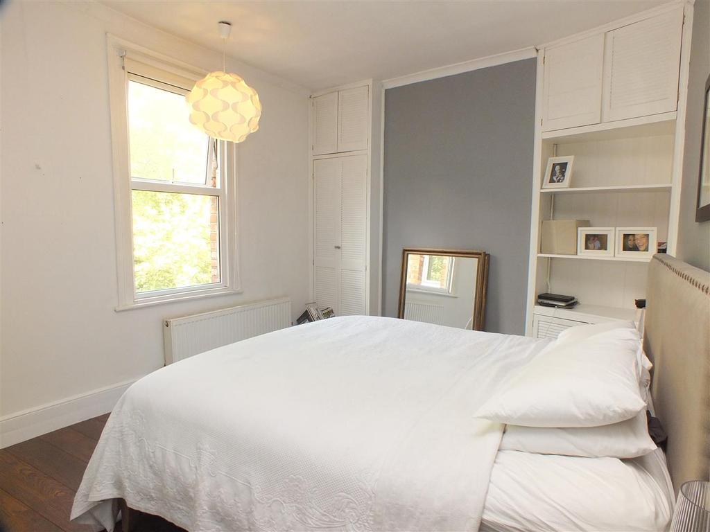 Drayton Road, Harlesden, NW10 4DG 3 bed flat £1,599 pcm (£369 pw)