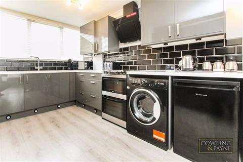 13 Chatfield Way, Basildon, SS13 2BN