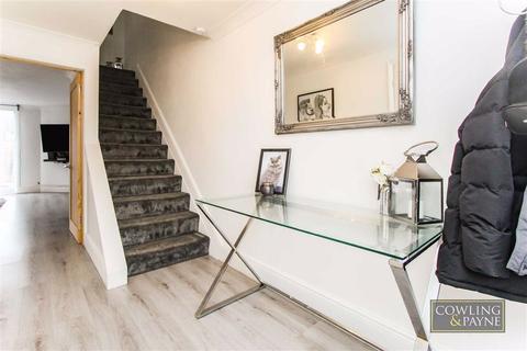 13 Chatfield Way, Basildon, SS13 2BN