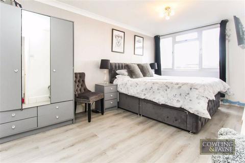 13 Chatfield Way, Basildon, SS13 2BN