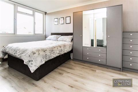 13 Chatfield Way, Basildon, SS13 2BN