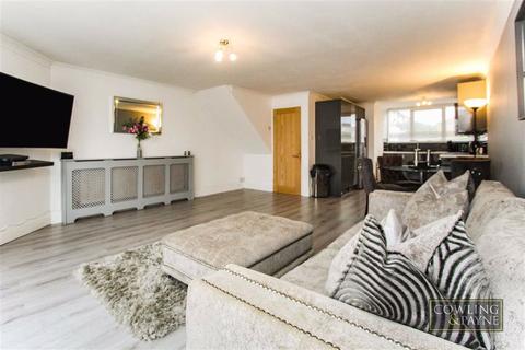 13 Chatfield Way, Basildon, SS13 2BN