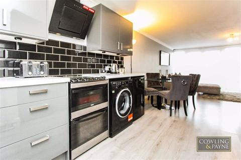 13 Chatfield Way, Basildon, SS13 2BN