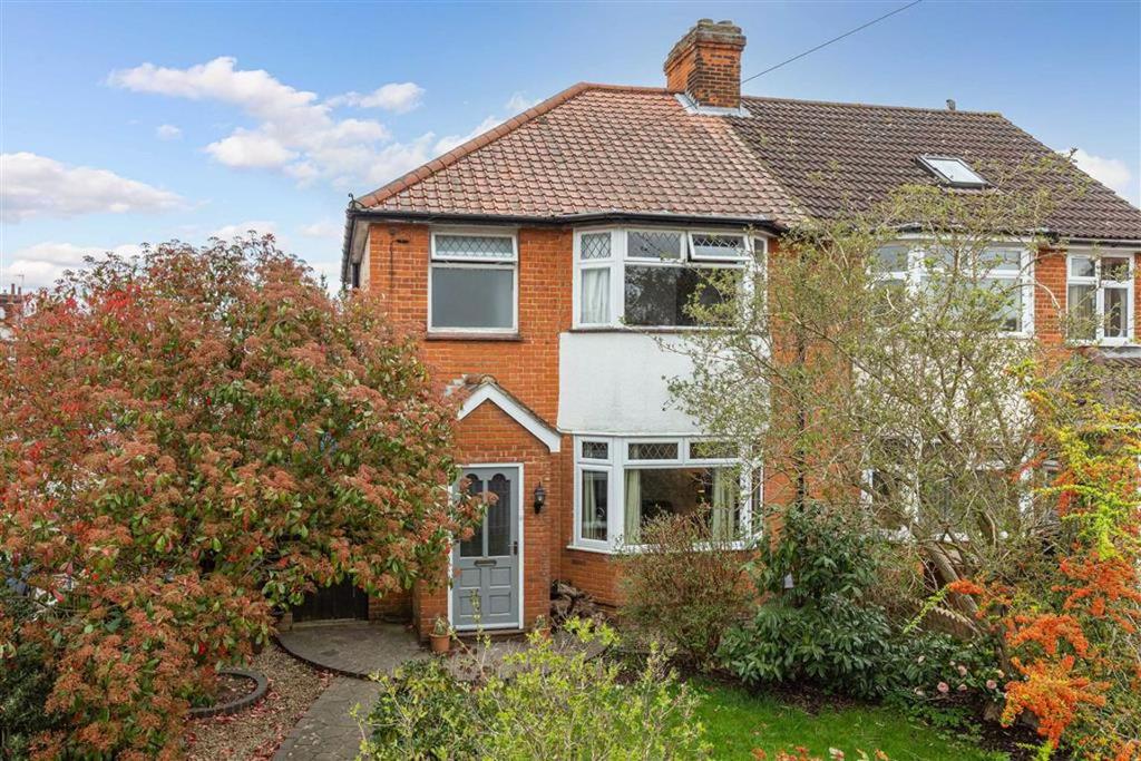 Old Hale Way, Hitchin, Hertfordshire 3 bed semidetached house £600,000