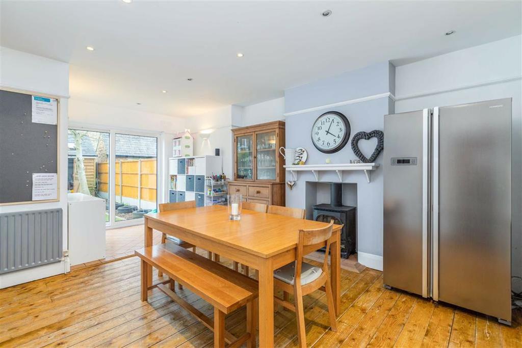 Old Hale Way, Hitchin, Hertfordshire 3 bed semidetached house £600,000