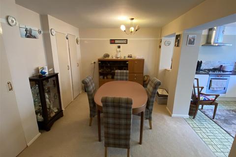 16 Broom Close, Hatfield, AL10 9DL