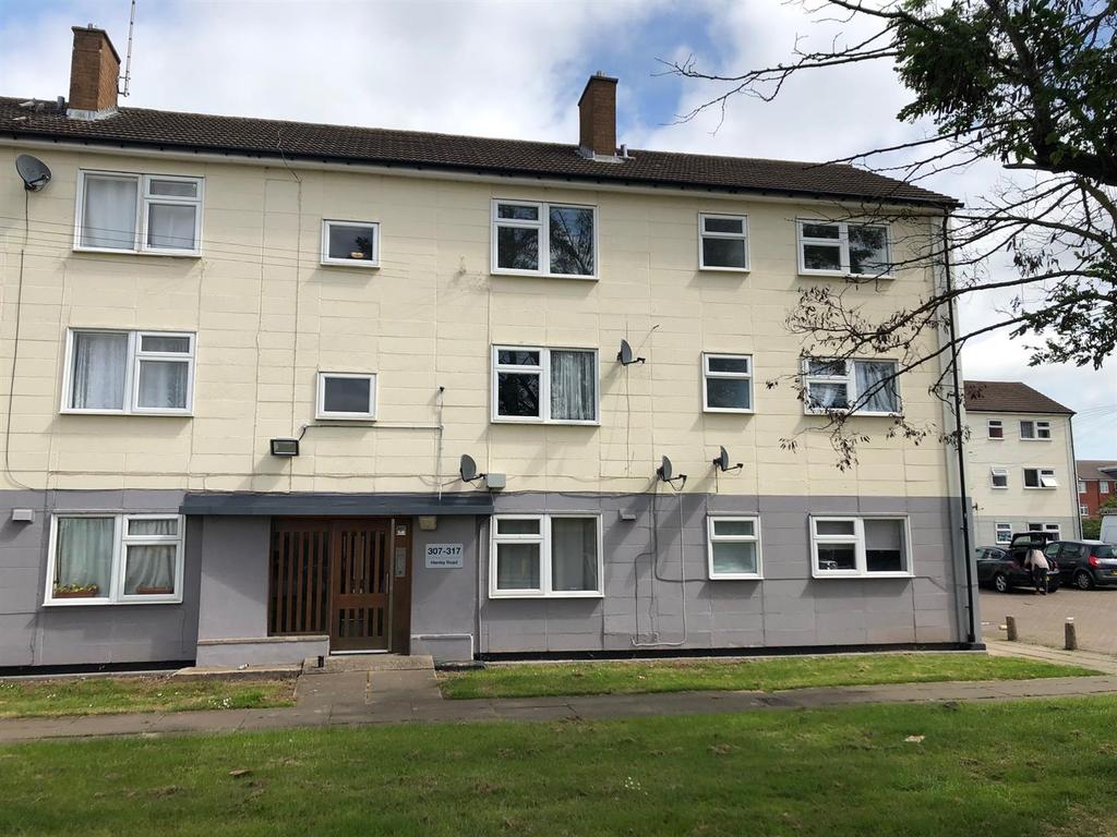 Henley Road, Henley Green, Coventry... 2 bed apartment £675 pcm (£156 pw)