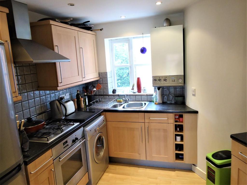 04 - Kitchen.JPG