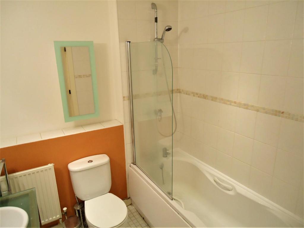 07 - Bathroom.JPG