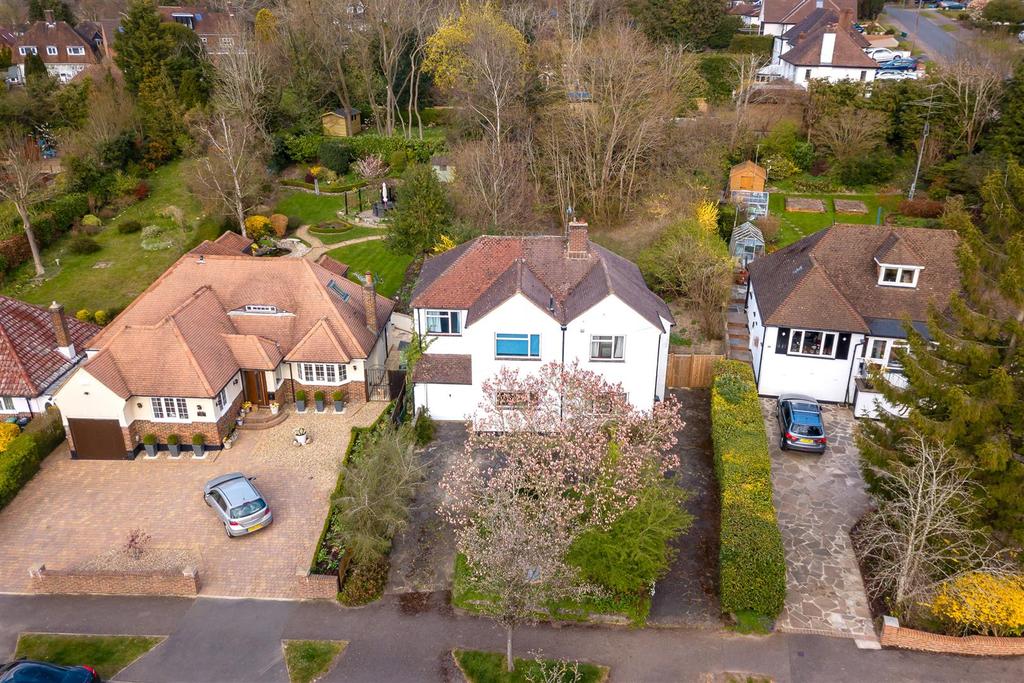 Hillside, Banstead 4 bed detached house £850,000