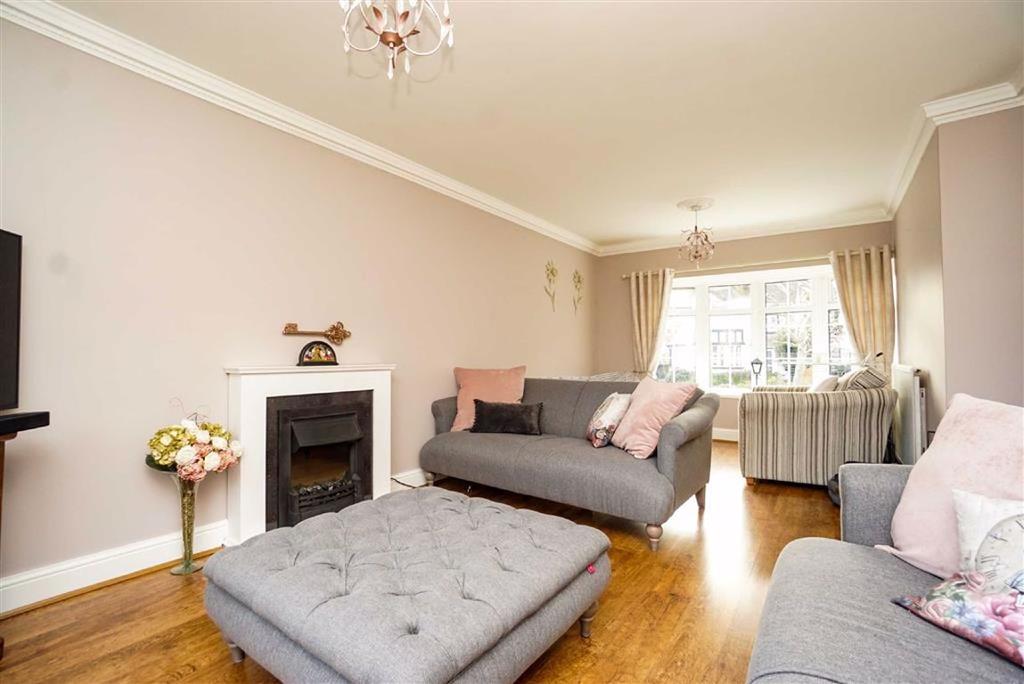 Brittany Road, St Leonardsonsea... 4 bed terraced house £375,000